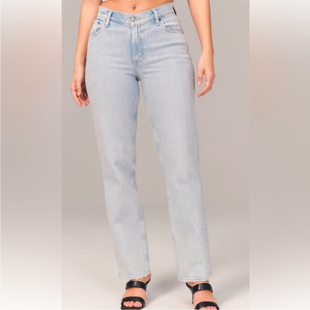 Abercrombie & Fitch The 90’s Straight Low Rise Curve Love Jeans